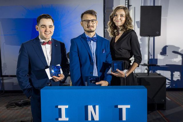 Победители в номинации «Профессионал года»: Андрей Тишковский, Анатолий Зазулин, Евгения Ломакина.